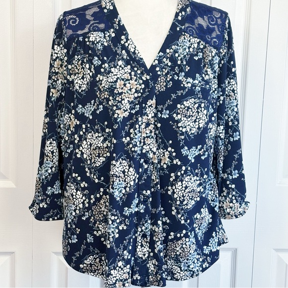 Amana Navy Blue Floral Lace Inset 3/4 Sleeve Button Up Blouse Large - Picture 1 of 16